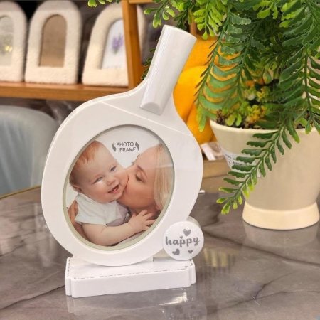 برواز صور بتصميم مضرب تنس